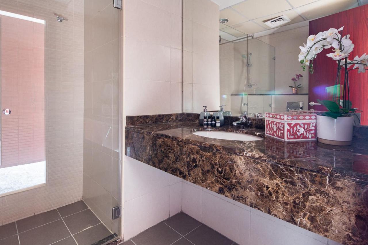 Frank Porter - Emirates Crown Tower Apartamento