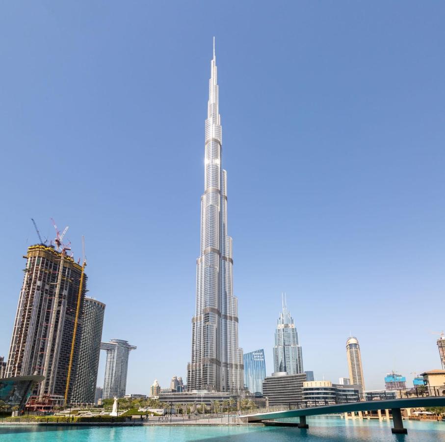 Frank Porter - Lofts Apartment Dubai