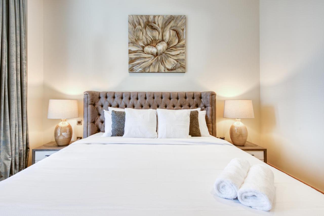 Apartamento Rh- Downtown Delight, Spacious 01br Near Mall & Burj Khalifa, Rp Heights Dubái
