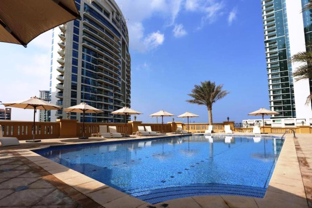 Higuests - Modern Apt In Jbr With Pool, Gym, And Kid's Area Apartemen *