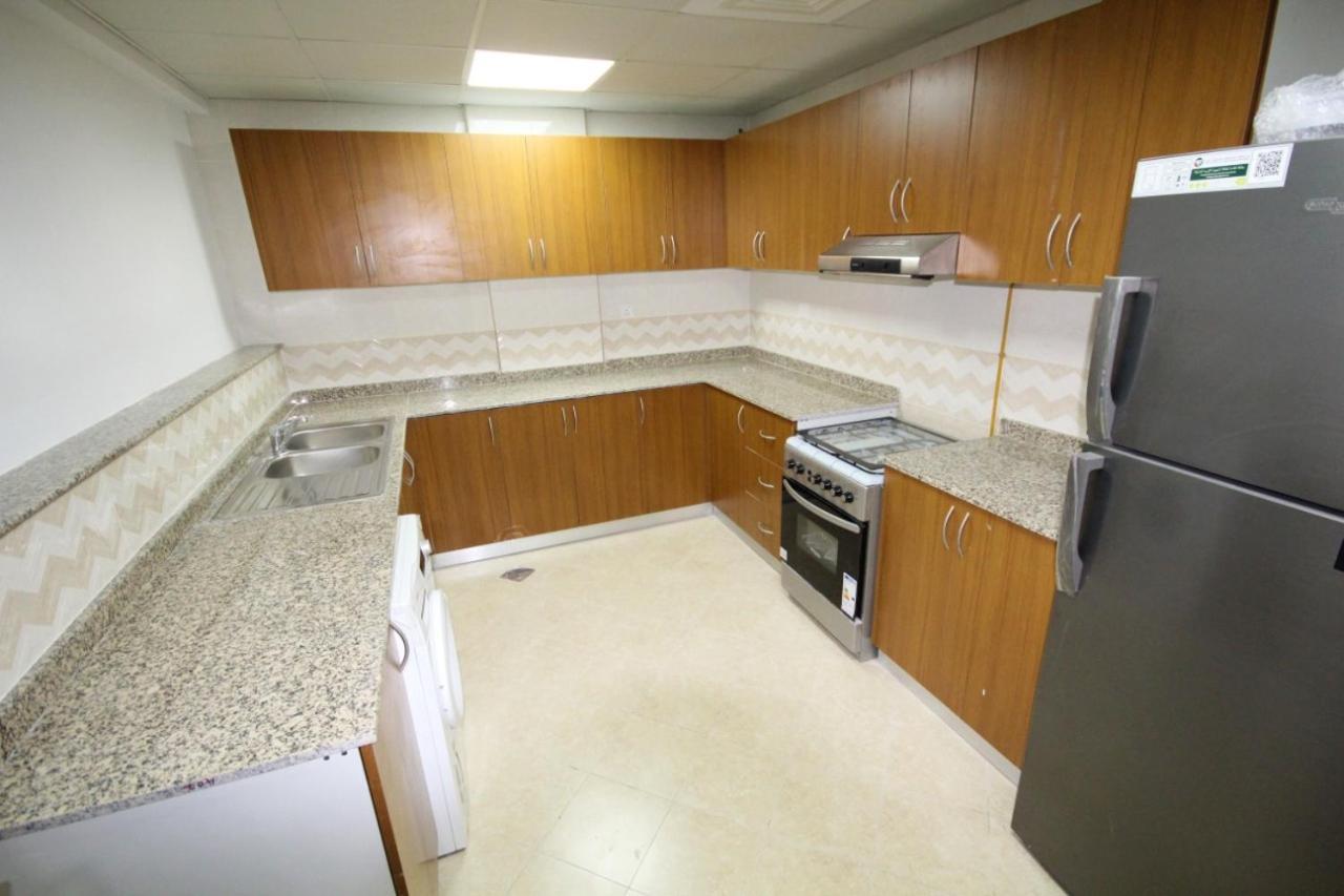 Apartamento Cozy And Small Partitions For Men Guests In *