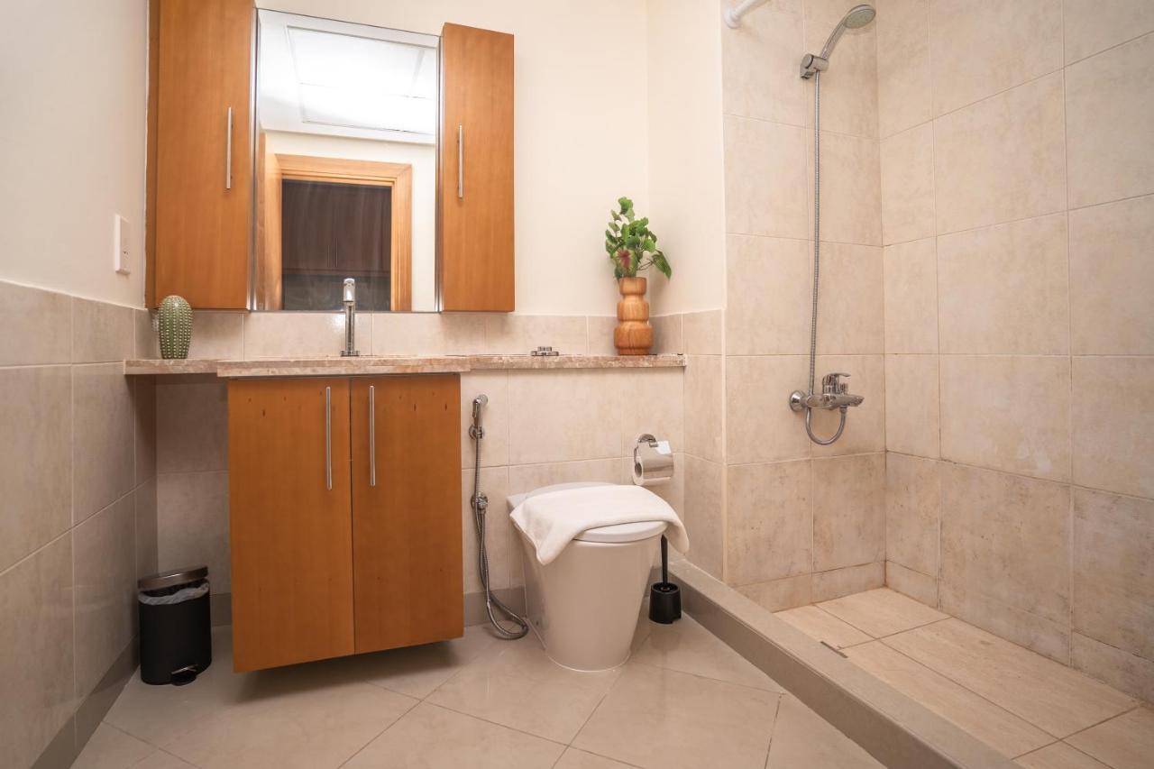 Apartamento Rh - Beautiful Canal View, Sleek & Spacious Studio, Location