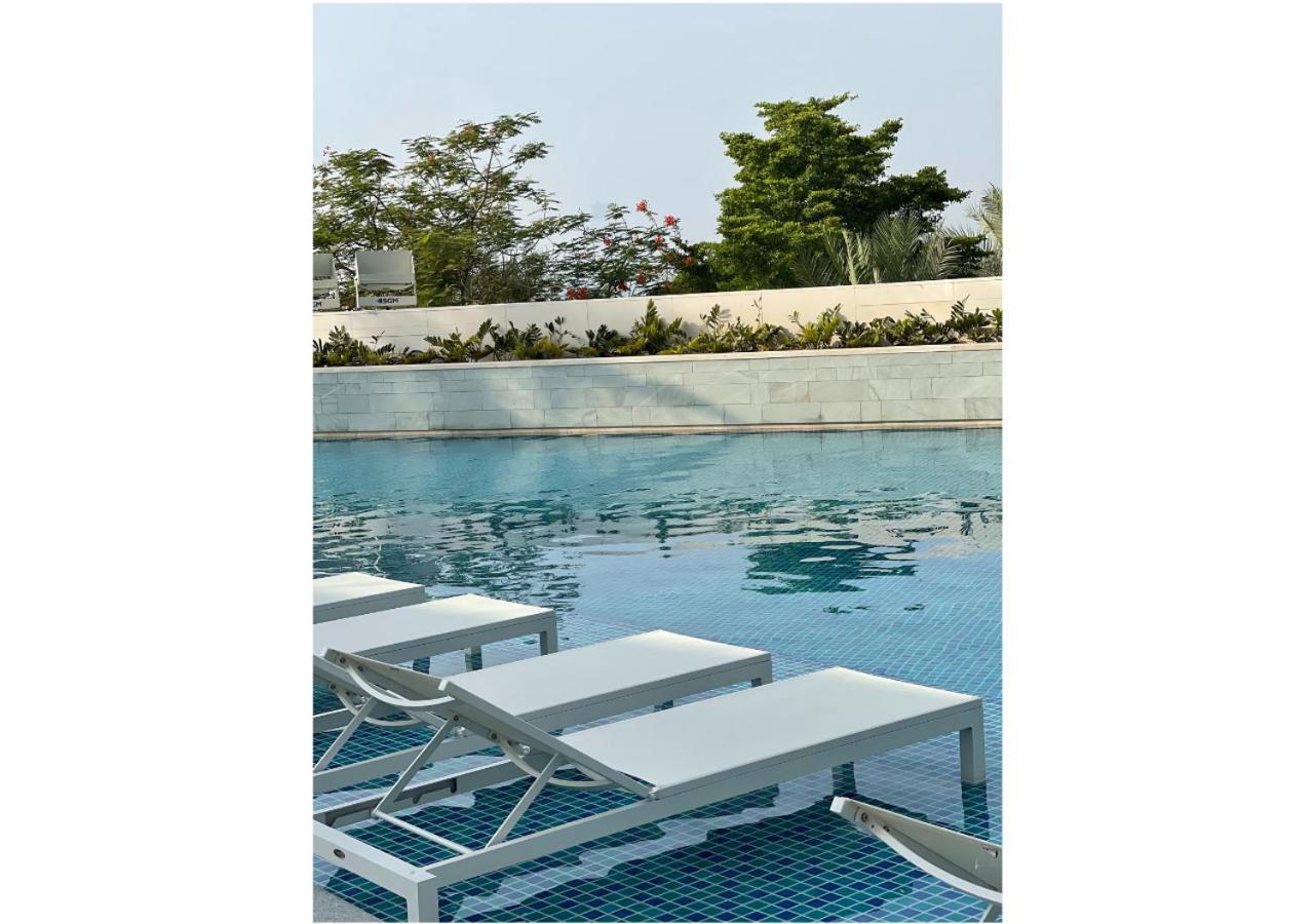 Elegant 2 Bedroom Apt With Spectacular Views In The Address