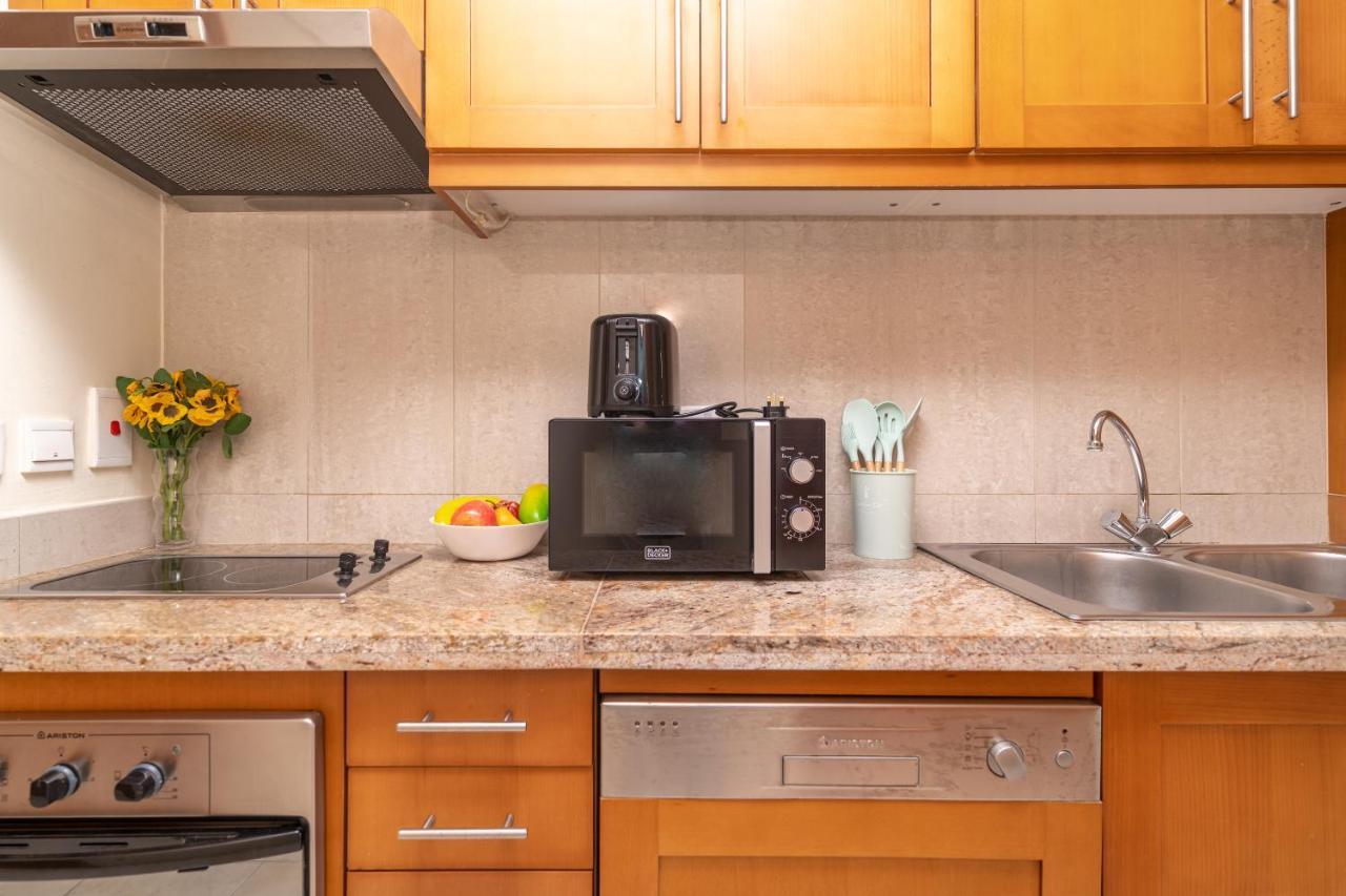 Rh - Beautiful Canal View, Sleek & Spacious Studio, Location * Dubái
