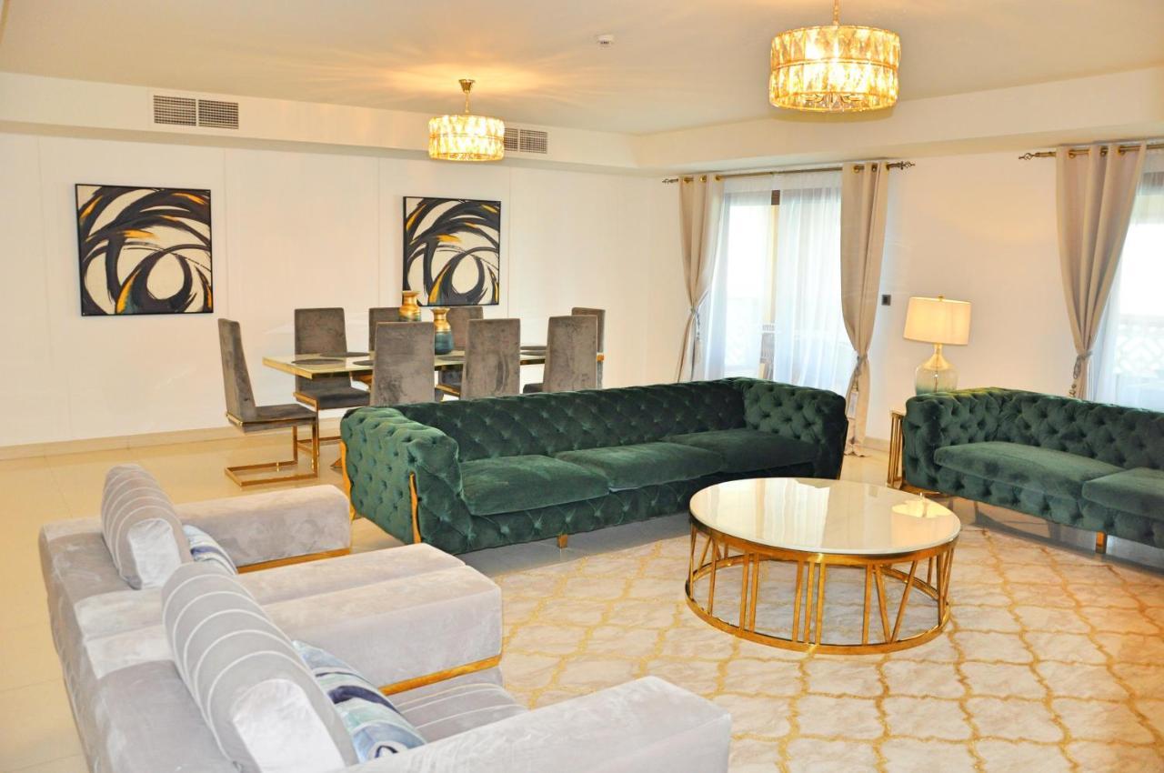 Spacious 4 Bd With Amazing Sea View *
