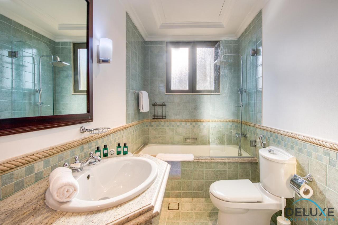 Luxe 5br With Assistant's And Private Pool On Palm Jumeirah By Deluxe Homes Dubai