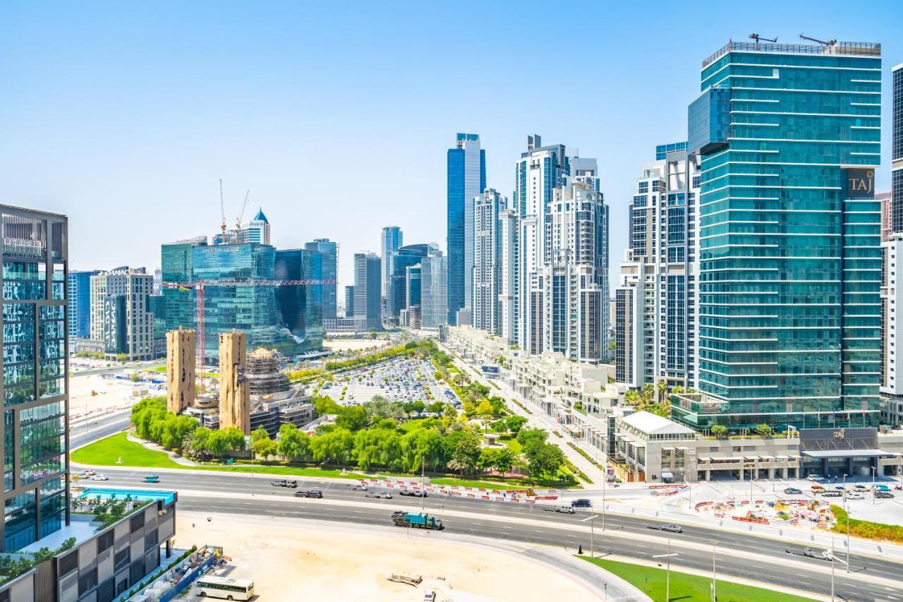 Incredible Views From Classy With Terrace Apartemen *