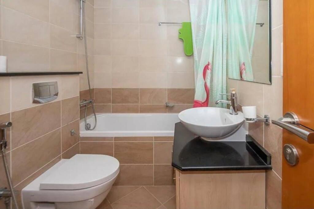 Sea View Apartment! Perfect For Family Vacation! Lägenhet Dubai