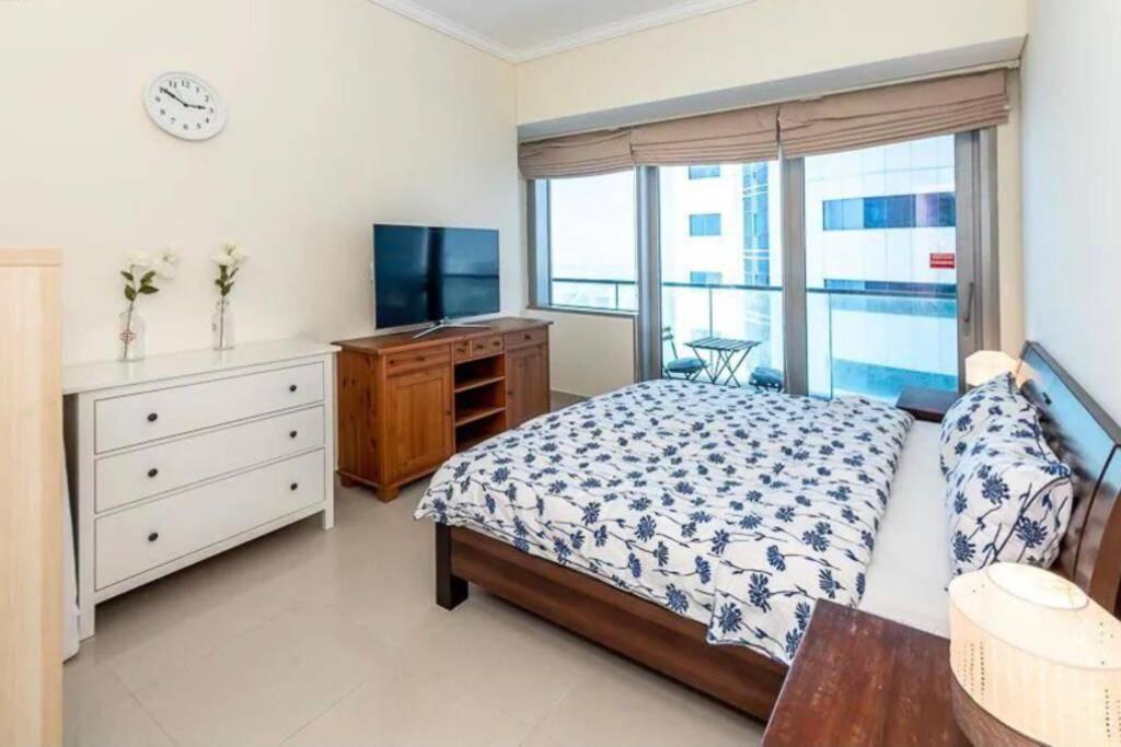 Lägenhet Sea View Apartment! Perfect For Family Vacation! Dubai
