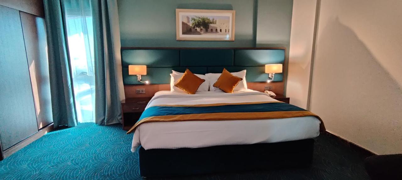 Seasons Hotel 4*