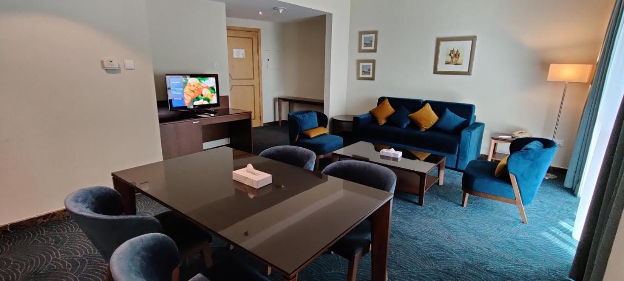 Seasons Hotel 4*