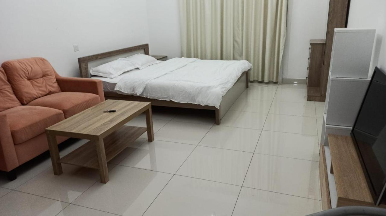 Cozy And Small Partitions For Men Guests In Apartamento *