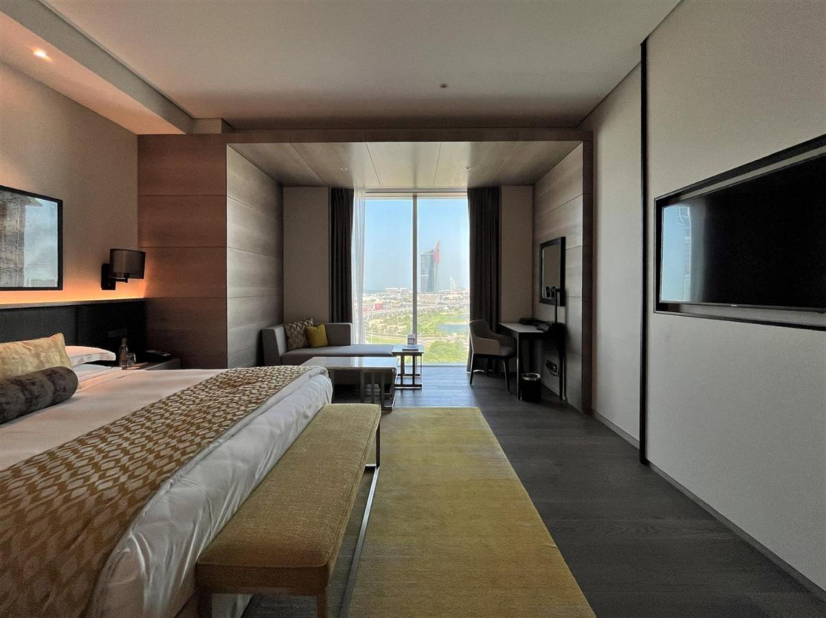 Taj Jumeirah Lakes Towers Hotel