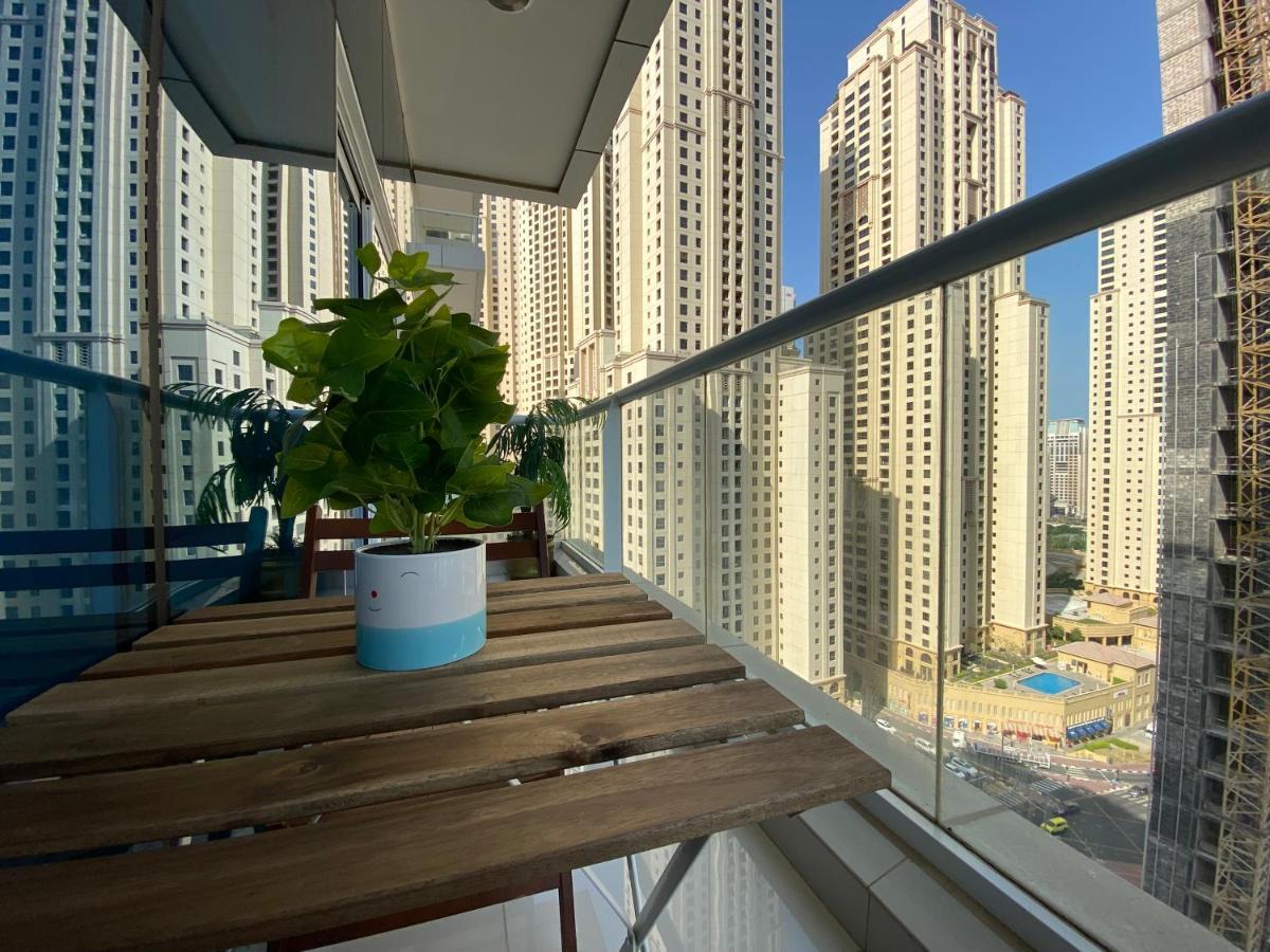 Walk To The Beach Or Enjoy The Amazing View From The Balcony Apartamento Dubái