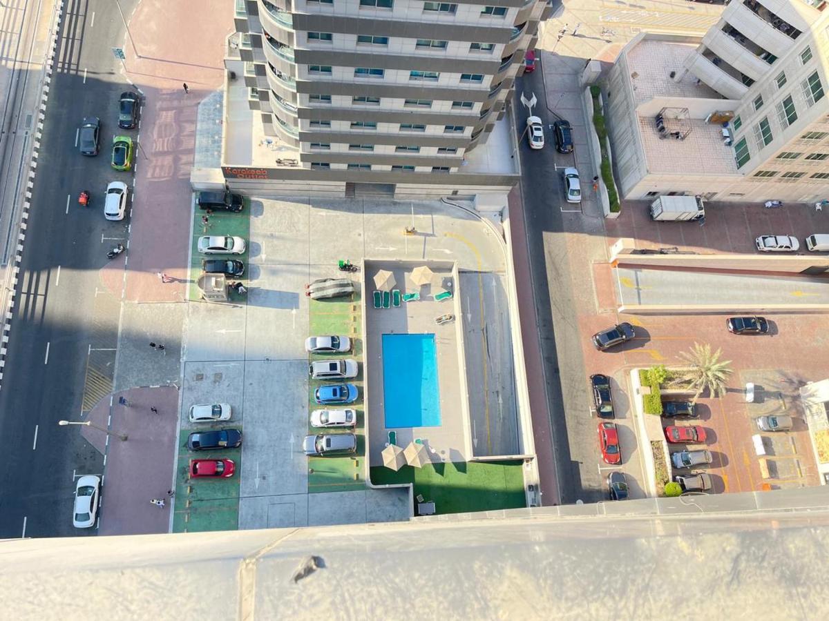 Habitación en casa particular Luxury With Marina View Close To Jbr And Metro With Shared Kitchen Dubái