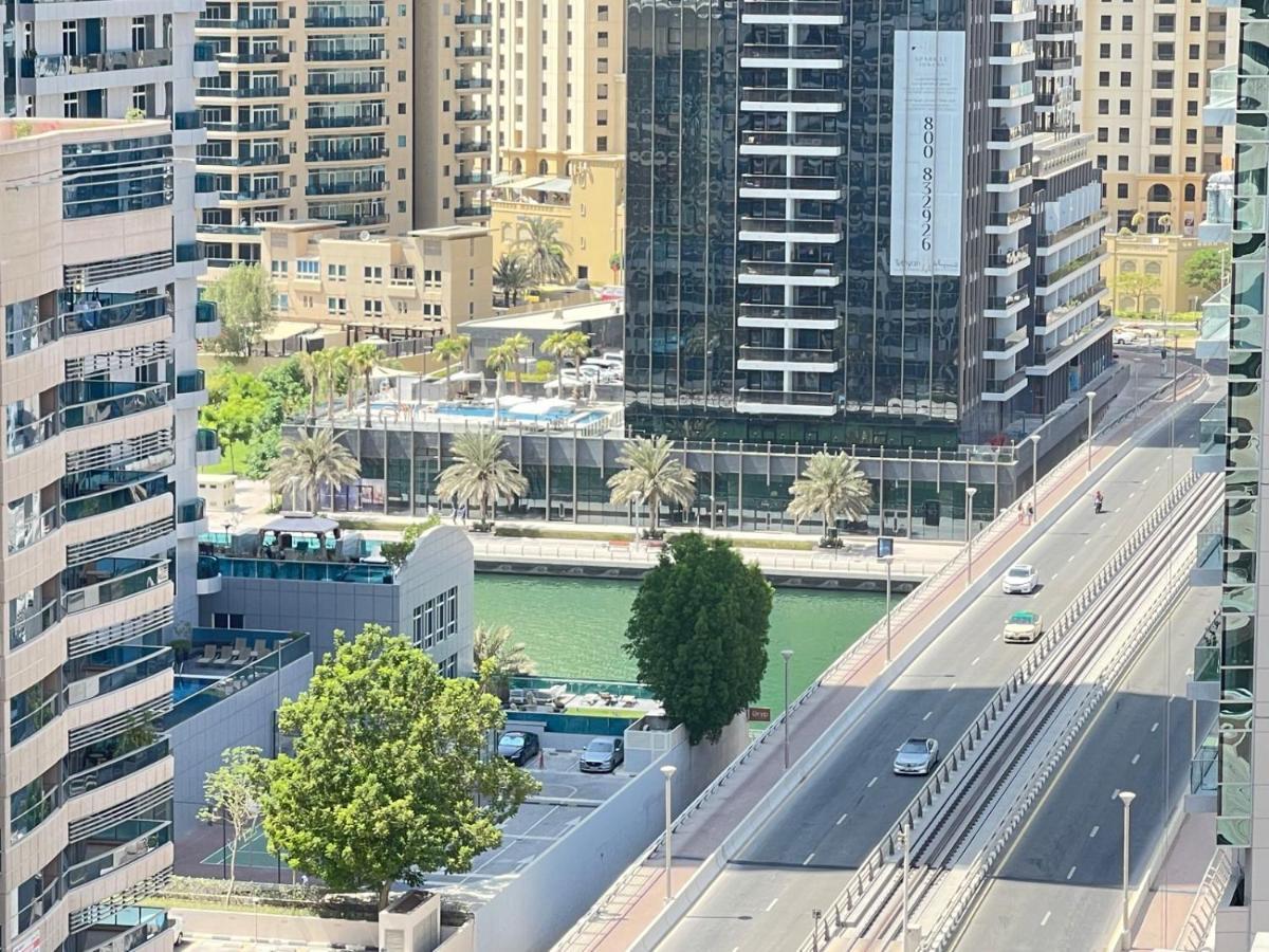 Luxury With Marina View Close To Jbr And Metro With Shared Kitchen Habitación en casa particular *