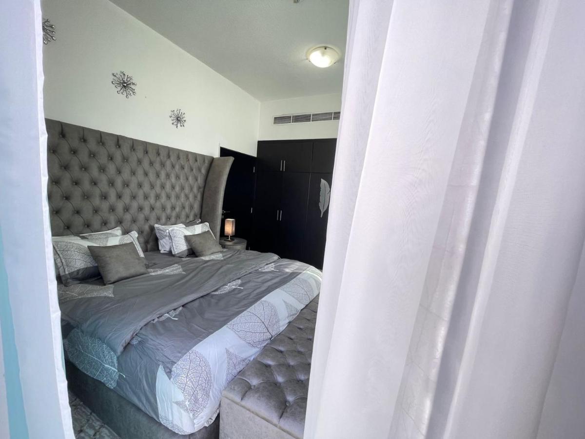 Habitación en casa particular Luxury With Marina View Close To Jbr And Metro With Shared Kitchen