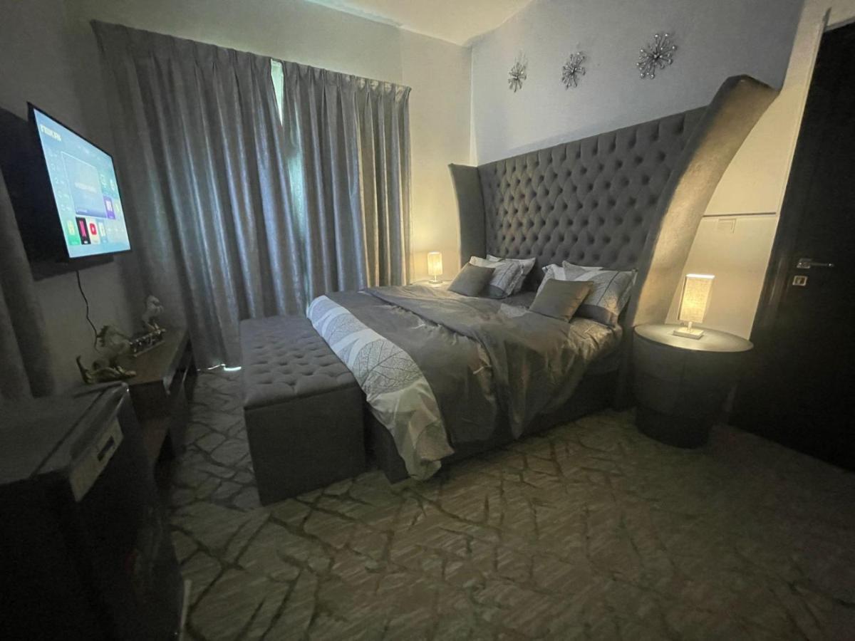 Luxury With Marina View Close To Jbr And Metro With Shared Kitchen * Dubái