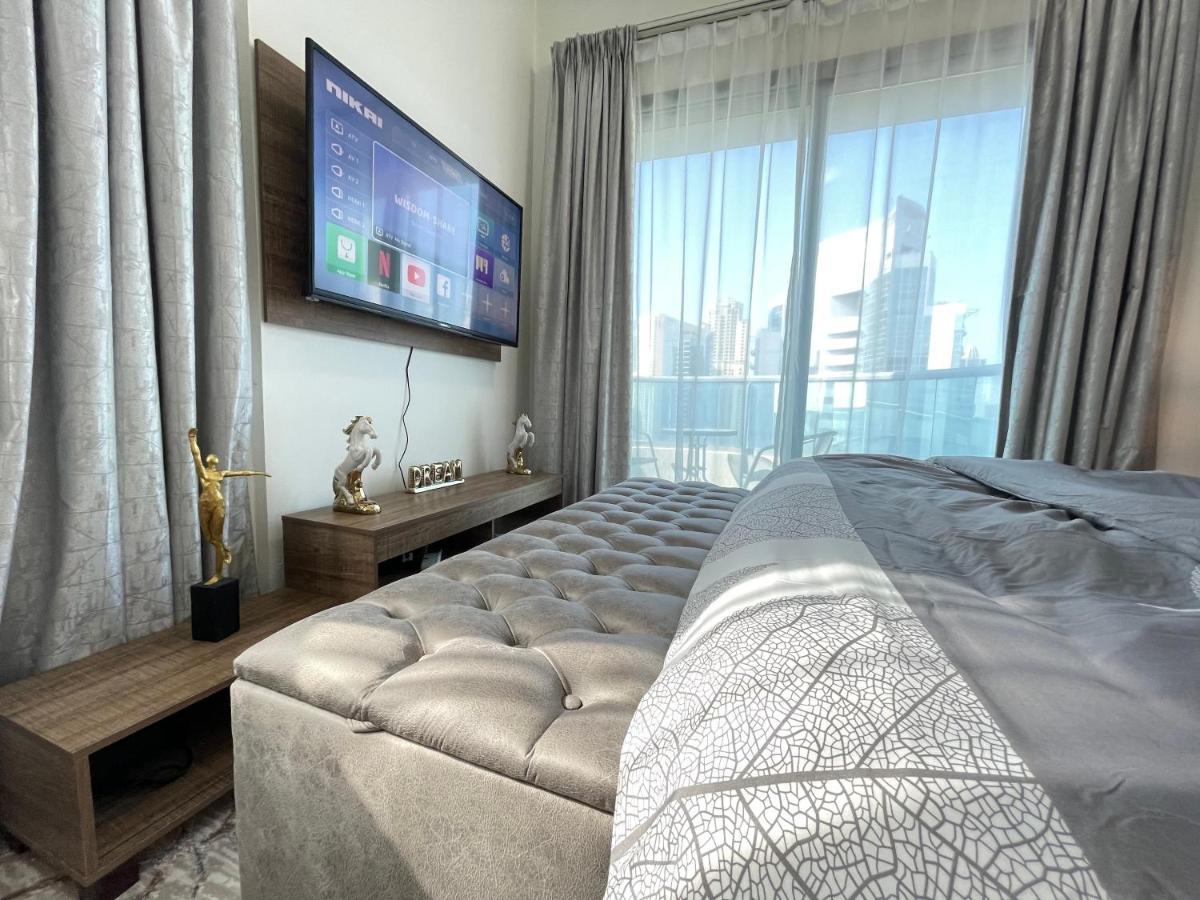 Luxury With Marina View Close To Jbr And Metro With Shared Kitchen Habitación en casa particular *
