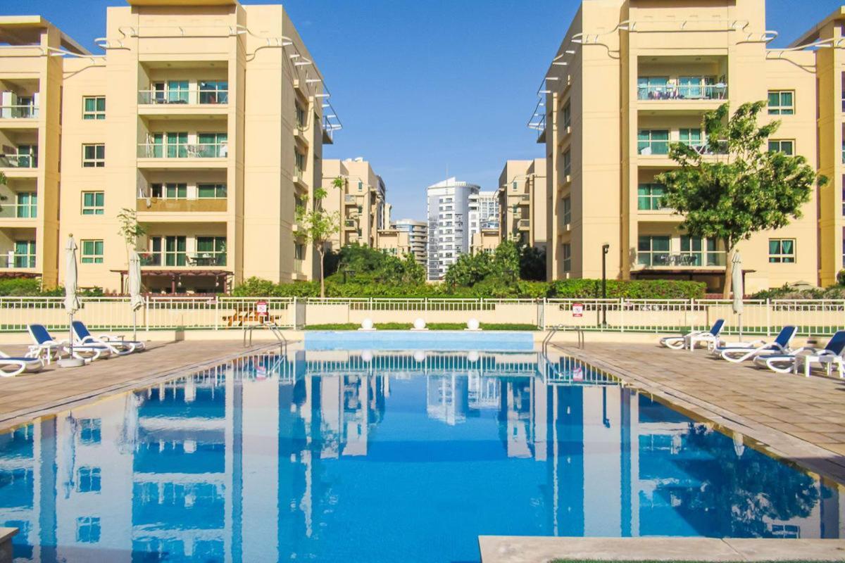 Frank Porter - Al Dhafrah, The Greens Dubai