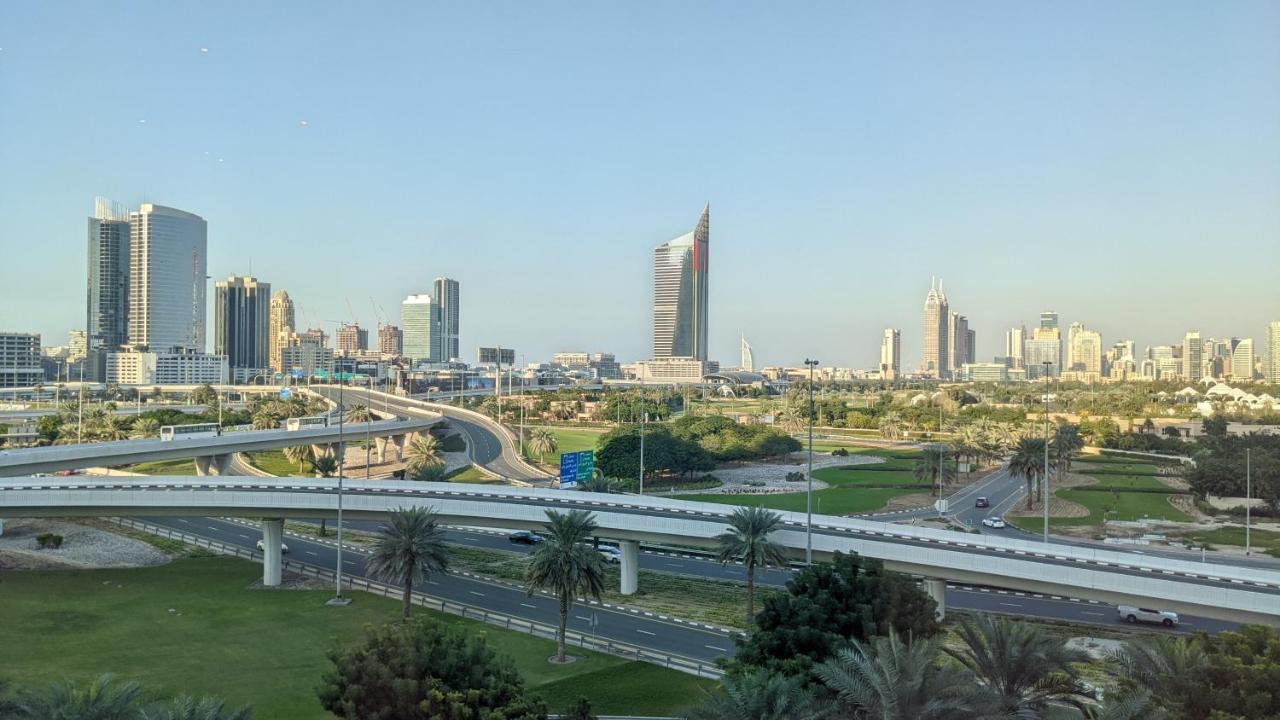 Taj Jumeirah Lakes Towers Hotel 5*