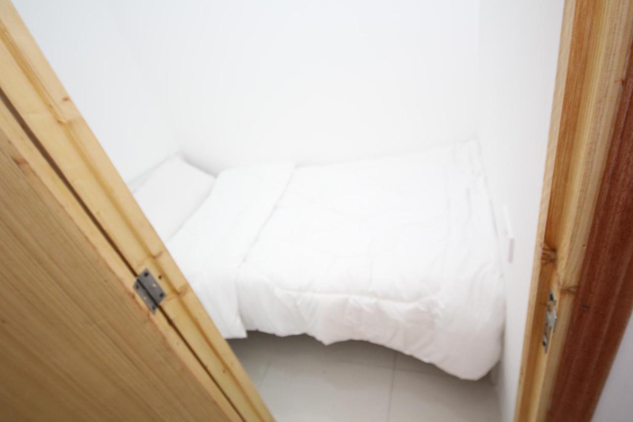 Apartamento Cozy And Small Partitions For Men Guests In Dubai