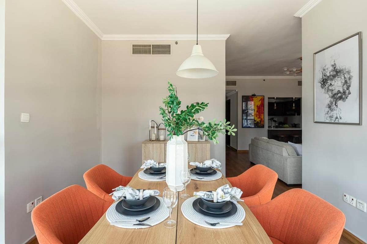 Frank Porter - Marina Quays Apartment Dubai