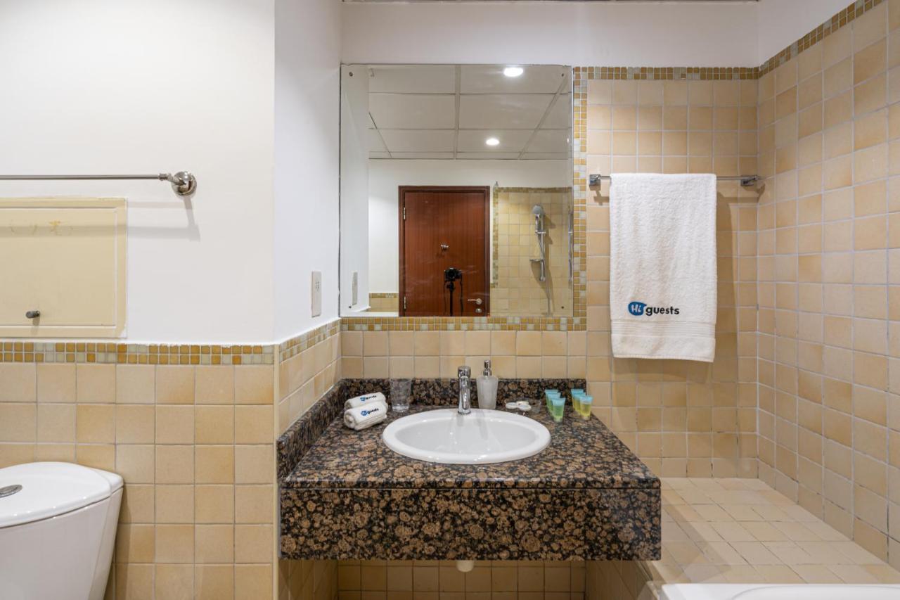 Higuests - Stylish In Jbr Steps From The