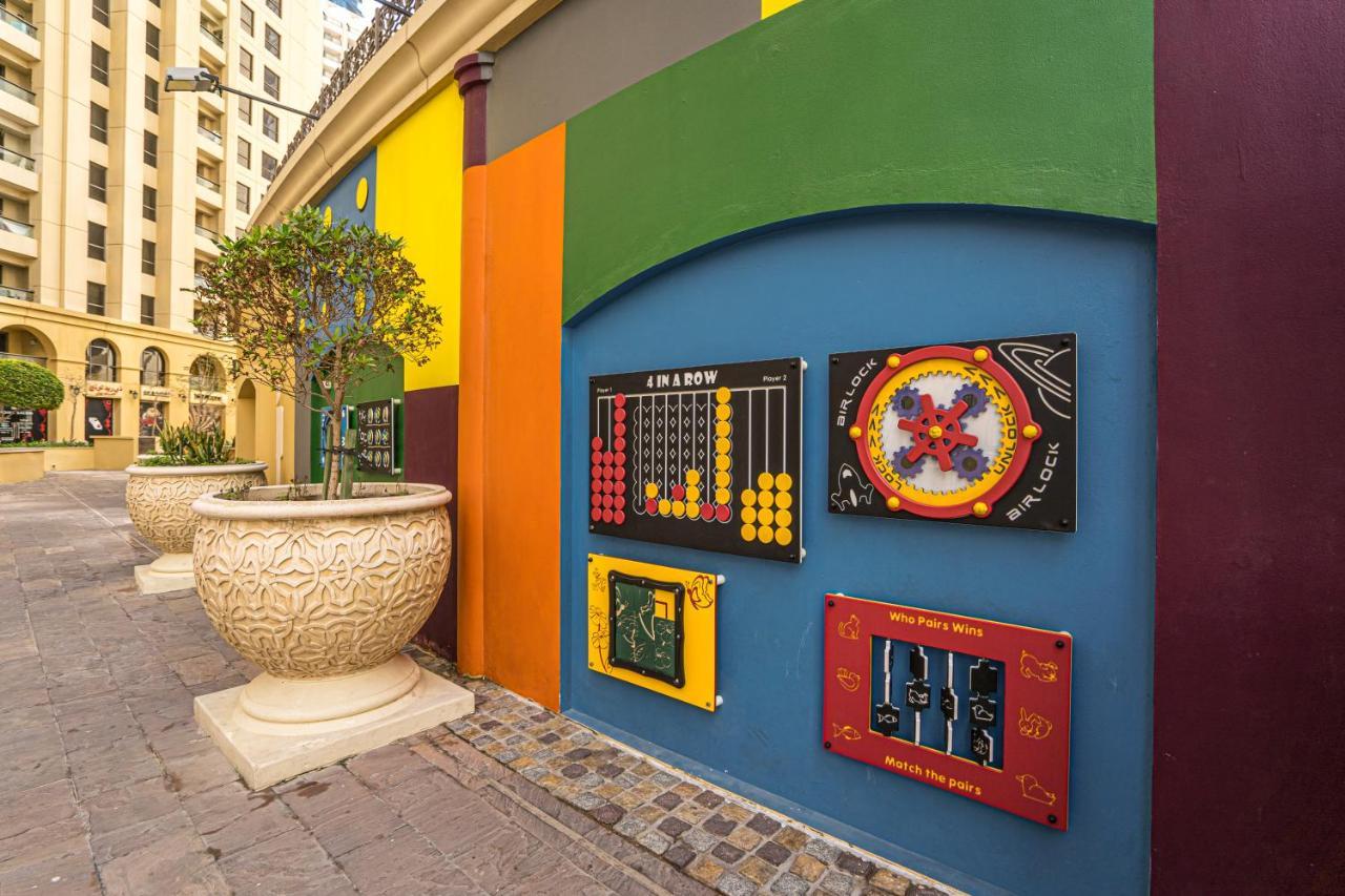 Higuests - Stylish In Jbr Steps From The