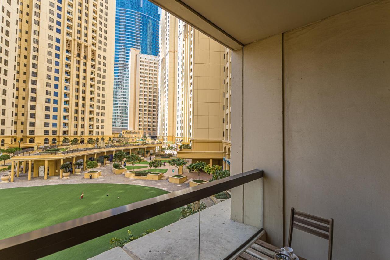 Higuests - Stylish In Jbr Steps From The