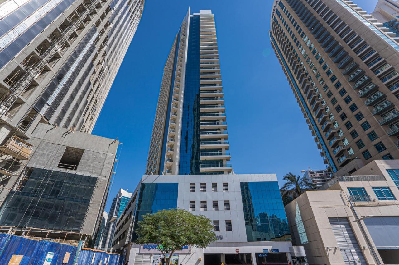 Higuests - Spacious With Views Near Mall * Dubai