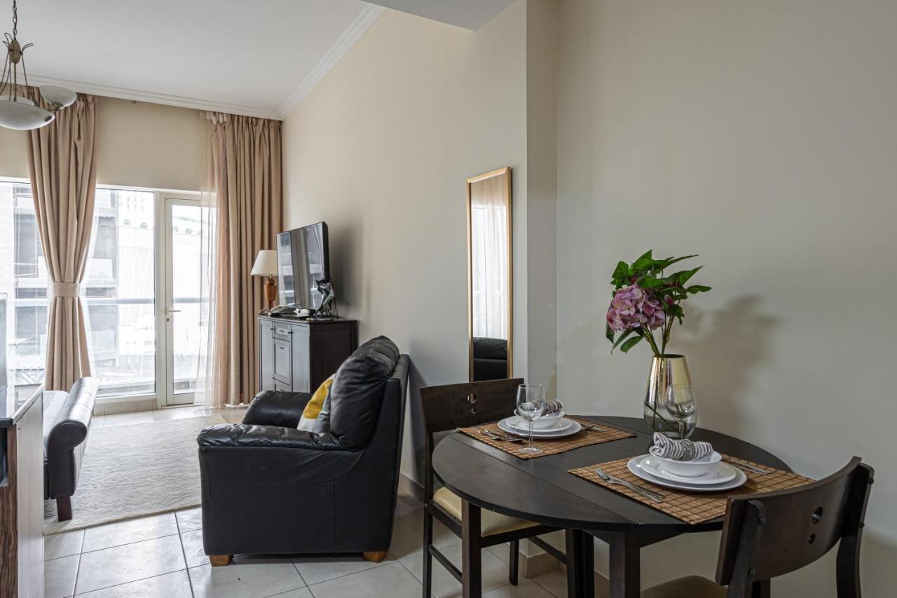 Higuests - Spacious With Views Near Mall * Dubai