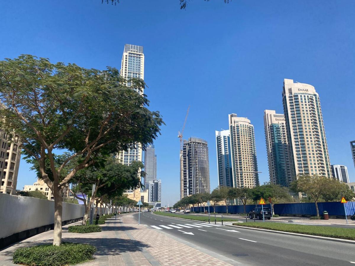Higuests - Spacious With Views Near Mall * Dubai