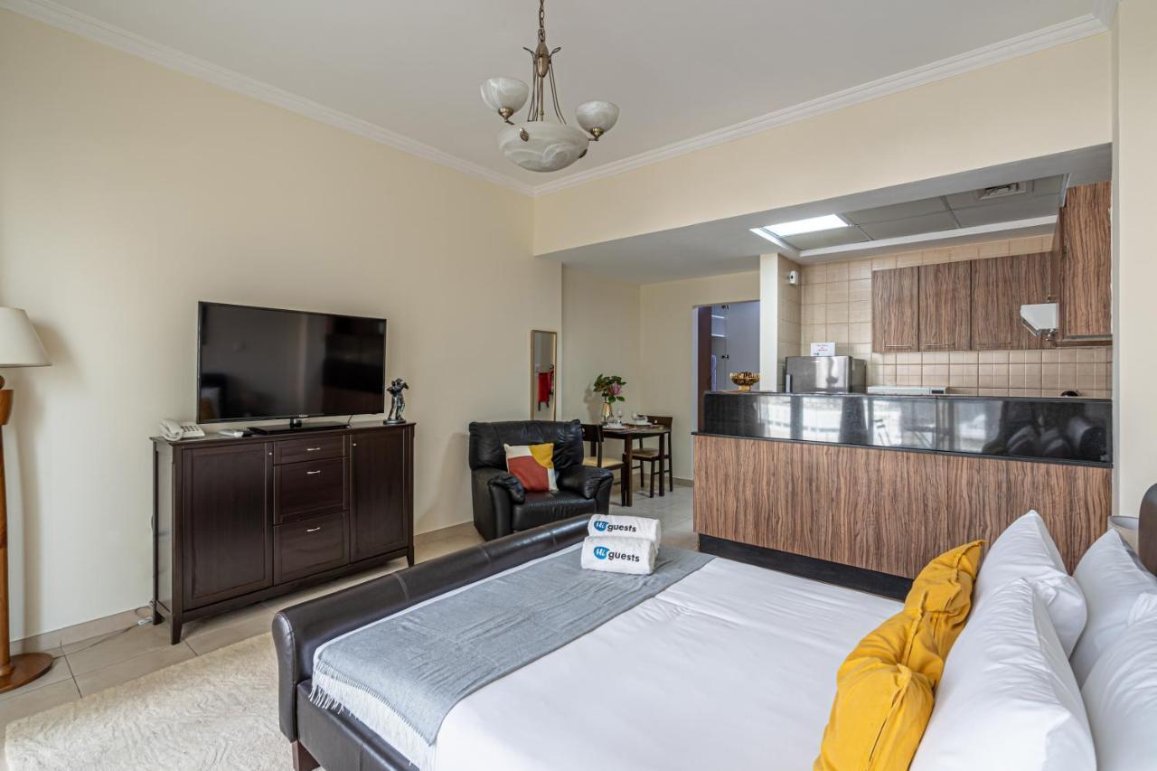Higuests - Spacious With Views Near Mall *