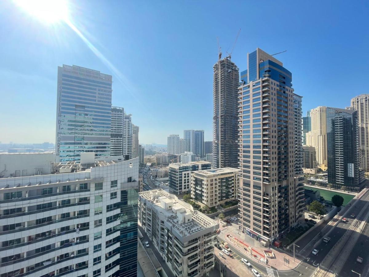 Luxury With Marina View Close To Jbr And Metro With Shared Kitchen Habitación en casa particular *