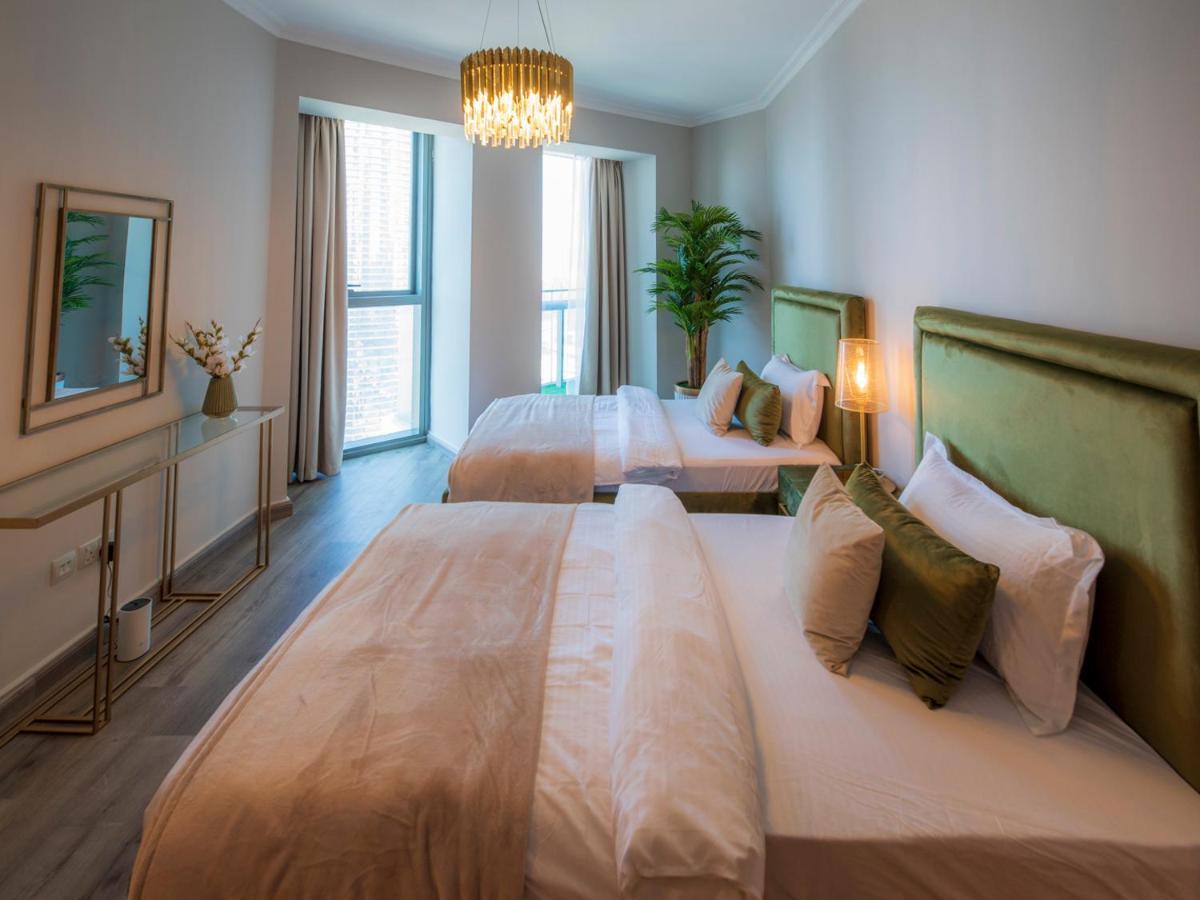 First Class 3br With Full Skyline & Sea View Apartment