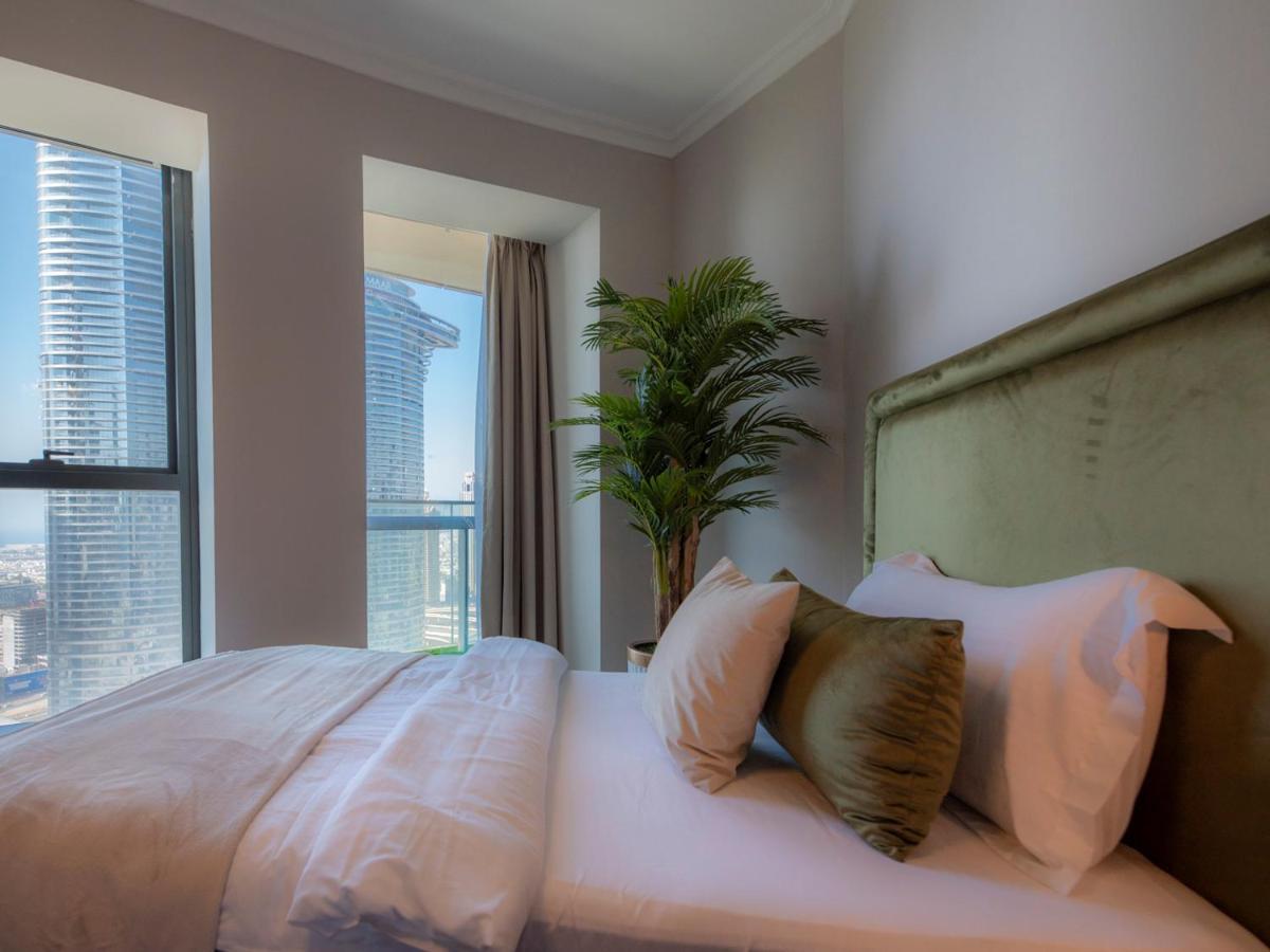 First Class 3br With Full Skyline & Sea View *