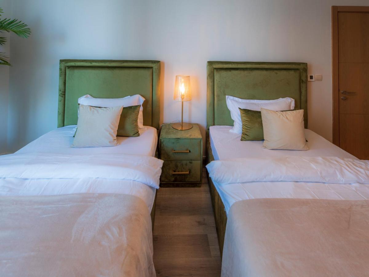 Apartment First Class 3br With Full Skyline & Sea View *