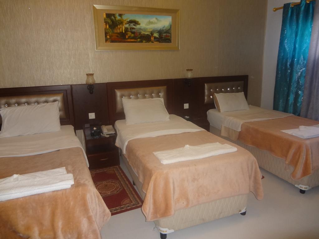 Al Sabkha Hotel *