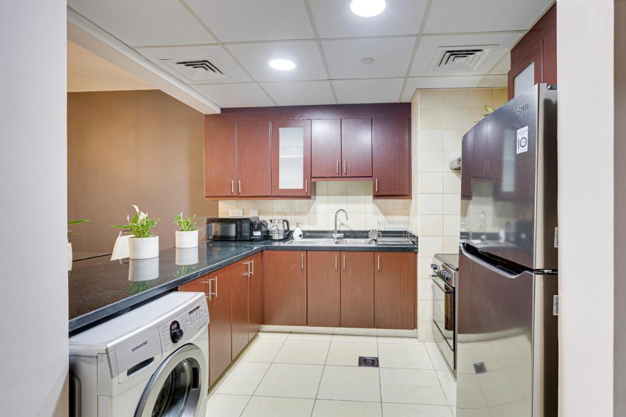 Entire Serviced Studio Jbr Sea View Balcony Apartment