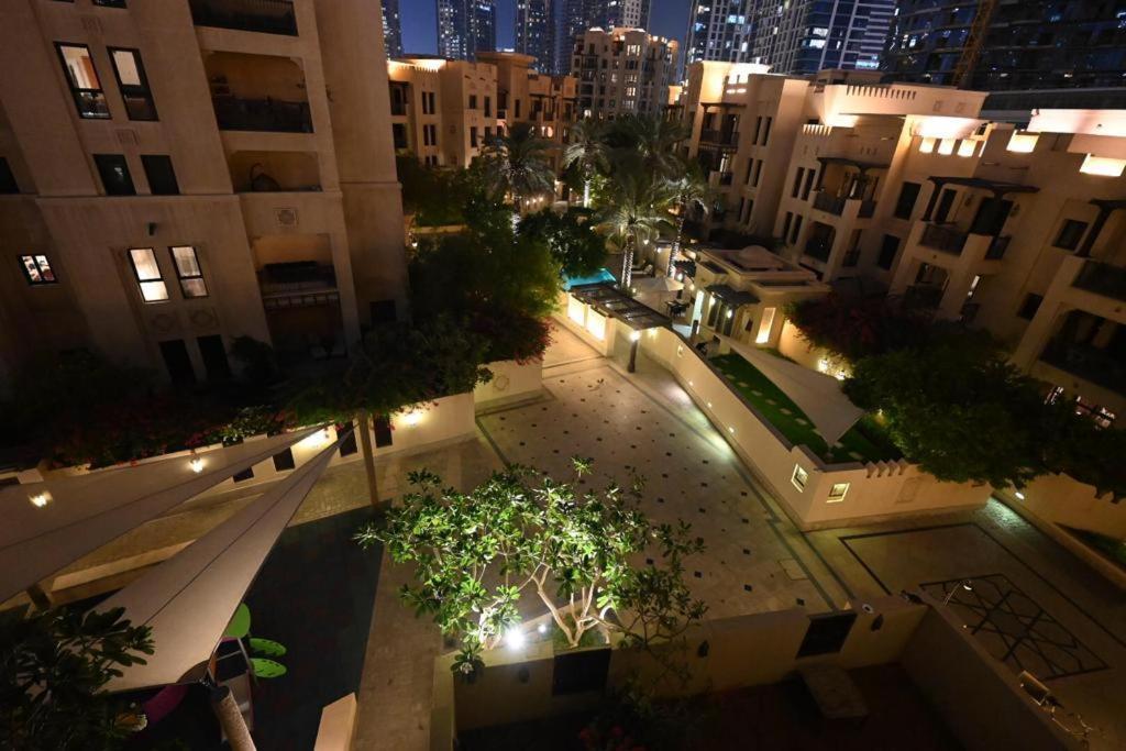 Burj Khalifa View, Birds Chirping, Cozy And Stylish * Dubái