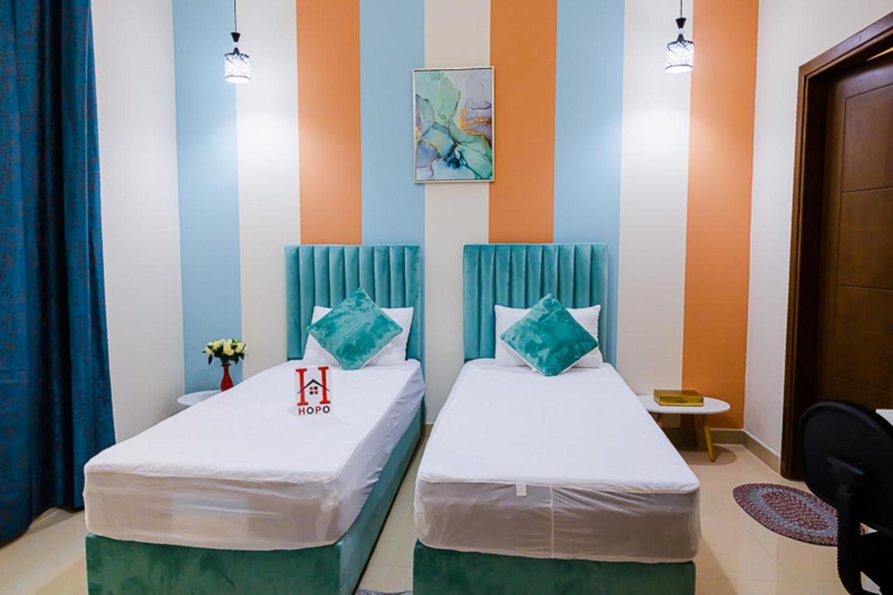 Elegant With Lively Vicinity In Dubai's Heart Apartament