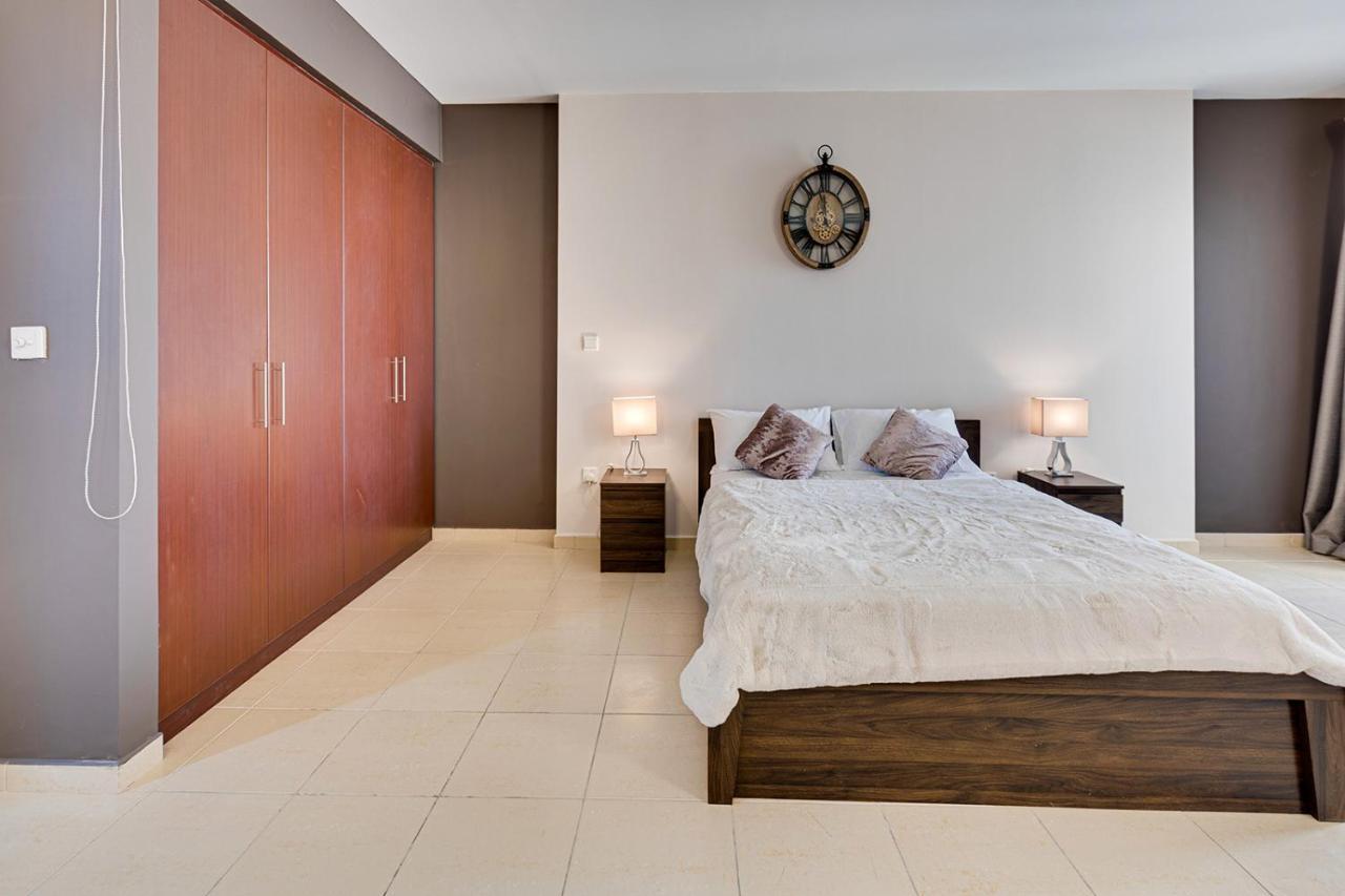 Entire Serviced Studio Jbr Sea View Balcony Apartment *