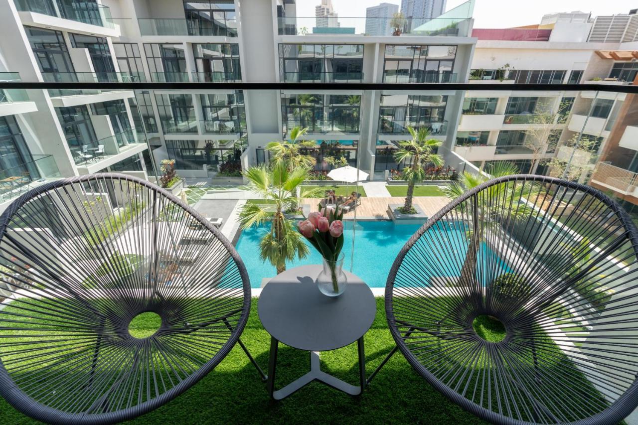 Ultimate / Modern / Swimming Pool View *