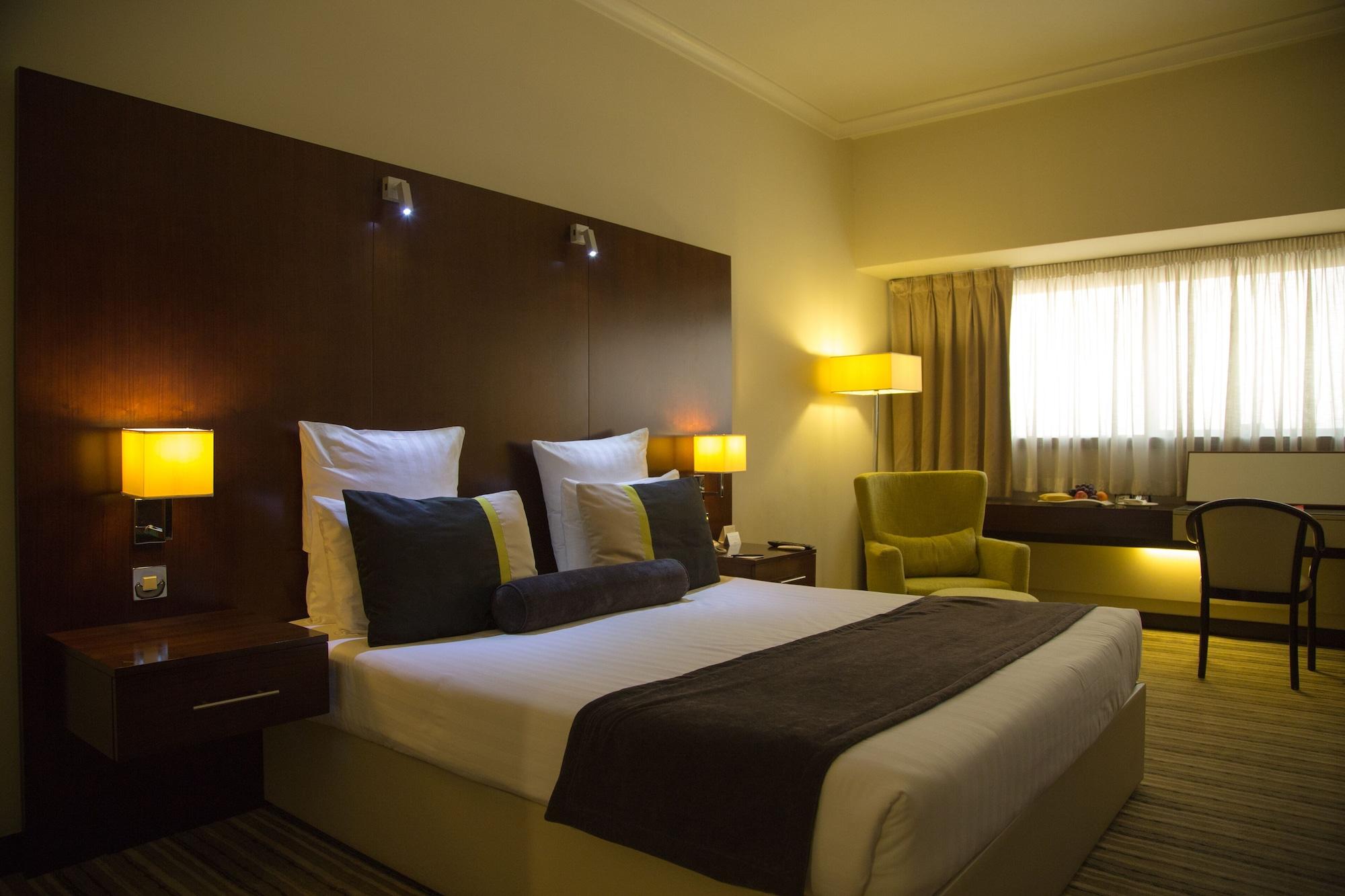 Hotel Avari 4*
