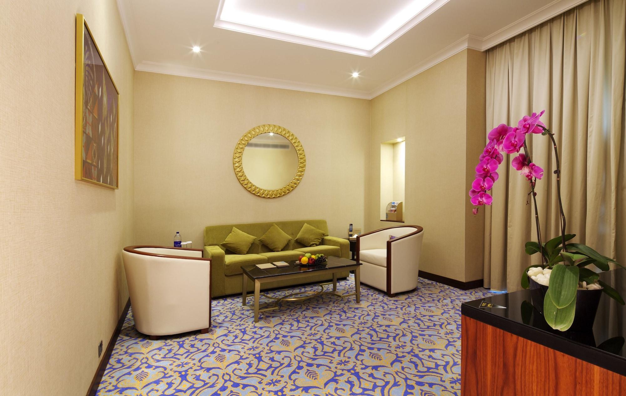 Raviz Center Point 4*