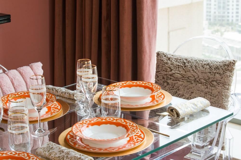 Dream - With Private Terrace, 29 Boulevard Downtown