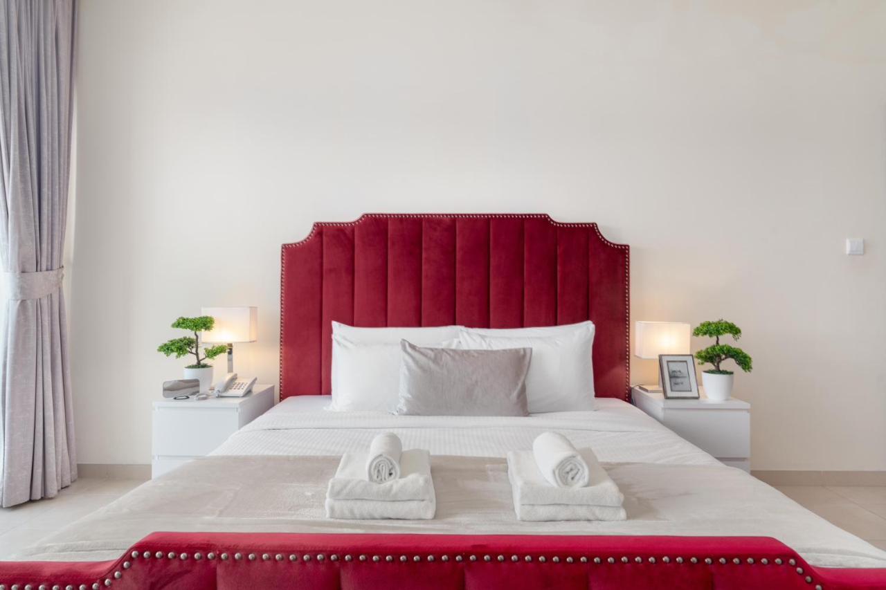 Apartemen Spacious 2 Beds 5 Min Walk From Mall With Brand New Gym And Rooftop Swimming Pool