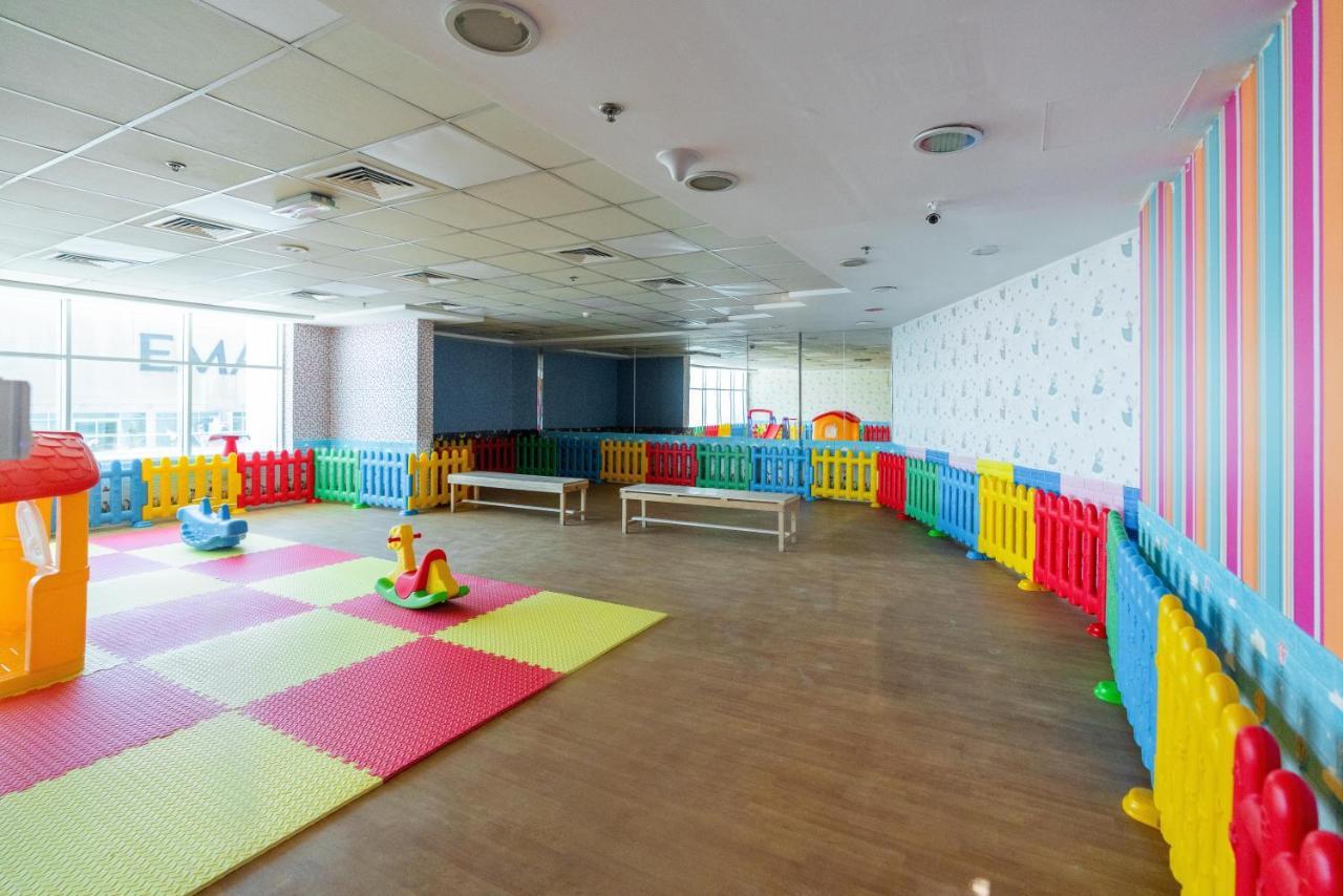 Spacious 2 Beds 5 Min Walk From Mall With Brand New Gym And Rooftop Swimming Pool Apartemen