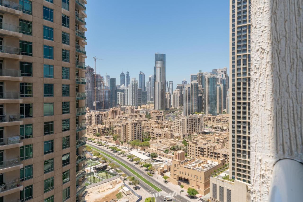Apartemen Spacious 2 Beds 5 Min Walk From Mall With Brand New Gym And Rooftop Swimming Pool